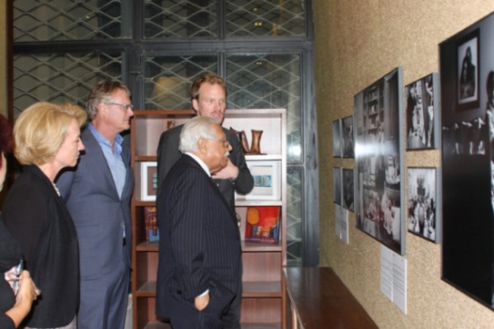 مندوبا عن الأميرة ريم العلي بلتاجي يفتتح معرض (صور الصحافة العالمية 16)