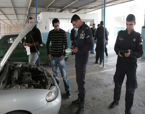 البدء بتطبيق نظام رسوم رخص القيادة وتسجيل وترخيص المركبات لسنة 2017 غدا