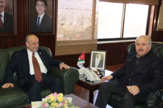 وزير المياه الناصر : الوزارة تتجه الى تعيين 45 مهندسا وزير المياه الناصر : الوزارة تتجه الى تعيين 45 مهندسا