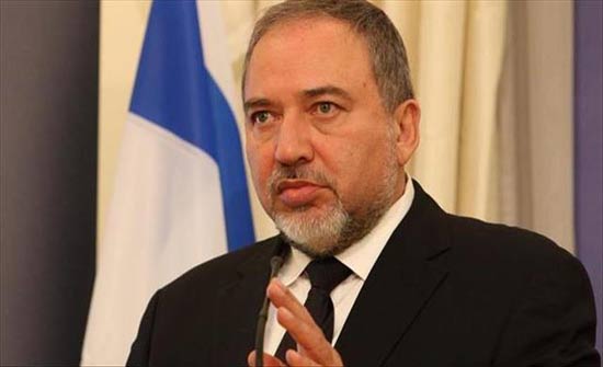 ليبرمان يتوعد بـ"اغتيال" المسؤولين عن انفجار العبوة الناسفة على حدود غزة