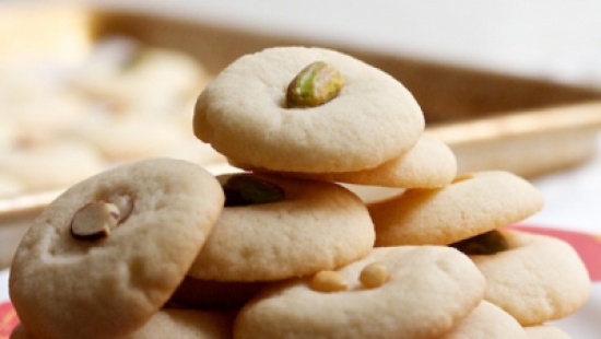 طريقة عمل الغريبة والفطائر بالعجوة طريقة عمل الغريبة والفطائر بالعجوة