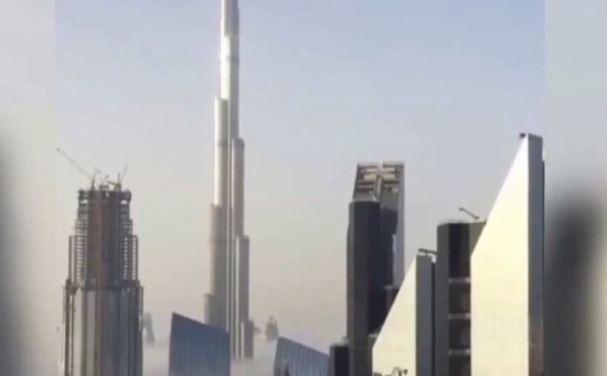 شاهد: ماذا حدث لآيفون بعد إسقاطه من الطابق الـ40 في دبي؟ شاهد: ماذا حدث لآيفون بعد إسقاطه من الطابق الـ40 في دبي؟