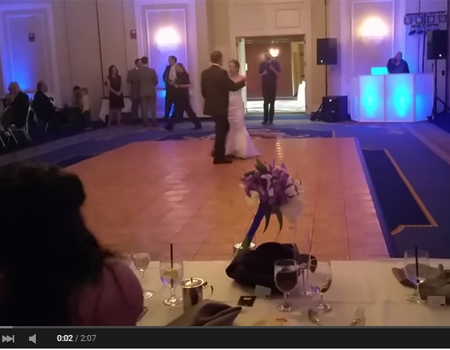 أب يحول زفاف ابنته لمباراة