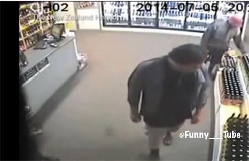 سطو و ضرب مبرح في المتجر