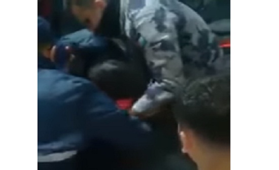 بالفيديو : الدفاع المدني ينقذ طفله علقت بـ " طنجرة " بالفيديو : الدفاع المدني ينقذ طفله علقت بـ " طنجرة "