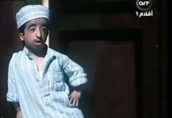 بالصورة – أقصر ممثل في مصر يتزوج مرّة ثانية بعد الطلاق… لن تصدقوا جمال عروسته!