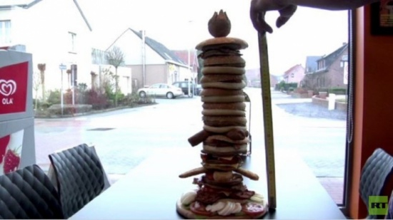 شاهد...أكبر شطيرة في بلجيكا