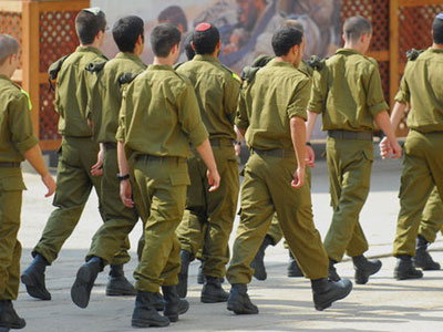 بطاركة ورؤساء كنائس القدس يرفضون تجنيد المسيحيين في اسرائيل