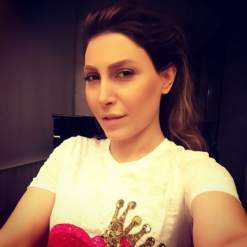 يارا جميلة أيضا من دون ماكياج يارا جميلة أيضا من دون ماكياج
