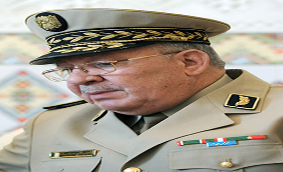 قايد صالح: خروج الجزائر من الأزمة يقتضي التمسك بالدستور قايد صالح: خروج الجزائر من الأزمة يقتضي التمسك بالدستور