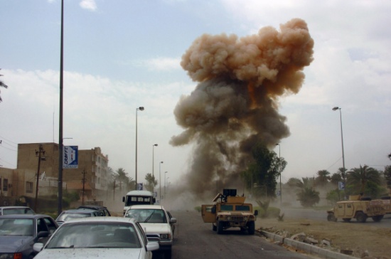 العراق: انتحاري يفجر مسجداَ شيعياً ويقتل 12 شخصاً العراق: انتحاري يفجر مسجداَ شيعياً ويقتل 12 شخصاً