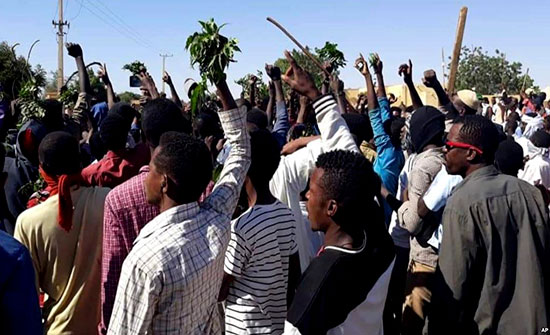 عقب خطاب "البرهان".. "المهنيين السودانيين" يدعو إلى التوافد على الميادين عقب خطاب "البرهان".. "المهنيين السودانيين" يدعو إلى التوافد على الميادين