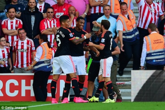 صور وفيديو .. مارتيال يواصل التألق ويقود اليونايتد للفوز