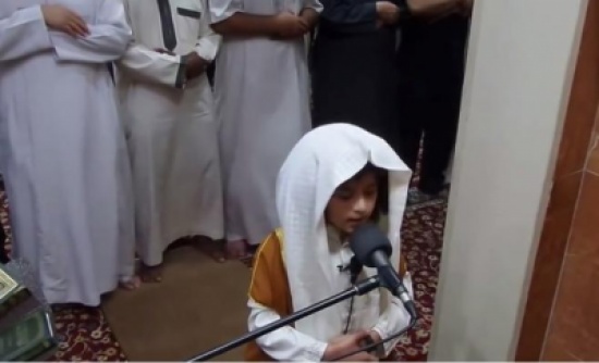 طفل أردني يؤم بصلاة التراويح
