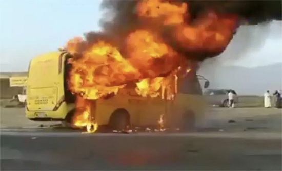 بالفيديو : حادث مروع .. إصابة 4 طالبات بحريق حافلة مدرسية في السعودية بالفيديو : حادث مروع .. إصابة 4 طالبات بحريق حافلة مدرسية في السعودية