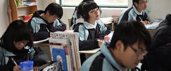 صيني يحتجز تلميذين انتقاماً من أستاذه !