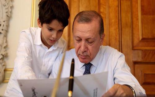 أردوغان ينشر صوره الحصرية مع حفيده أردوغان ينشر صوره الحصرية مع حفيده