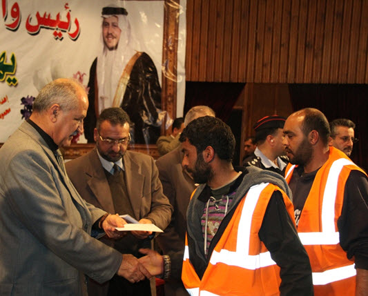 بلدية اربد تكرم عمال الوطن العاملين لديها