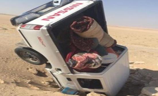 مشهد مثير لسقوط سيارة نصف نقل داخل بئر .. صور مشهد مثير لسقوط سيارة نصف نقل داخل بئر .. صور