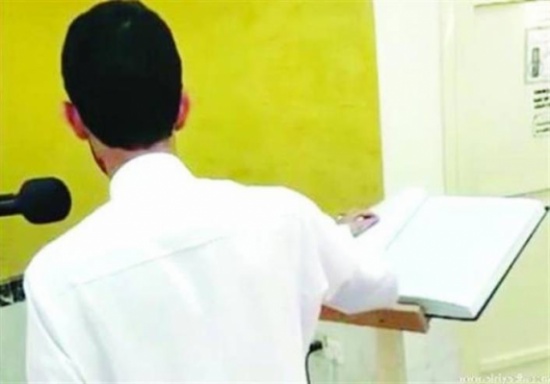 فيديو| كفيف يؤم بالمصلين في صلاة التراويح