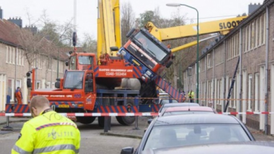 بالصور.. أغرب طلبات زواج في 2014