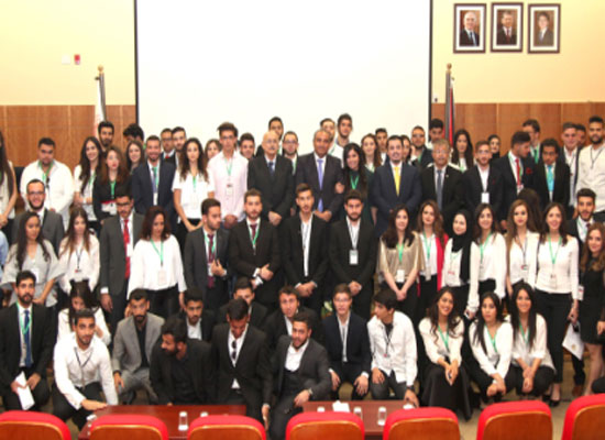 الشواربة يلقي كلمة في الجلسة الإفتتاحية لمؤتمر نموذج الأمم المتحدة الأول للجامعة الأمريكية الشواربة يلقي كلمة في الجلسة الإفتتاحية لمؤتمر نموذج الأمم المتحدة الأول للجامعة الأمريكية