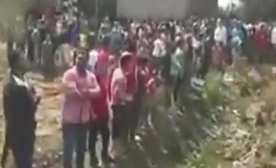 بالفيديو : الأمن المصري يفض تظاهرة رافضة لدفن طبيبة توفت بكورونا بالفيديو : الأمن المصري يفض تظاهرة رافضة لدفن طبيبة توفت بكورونا