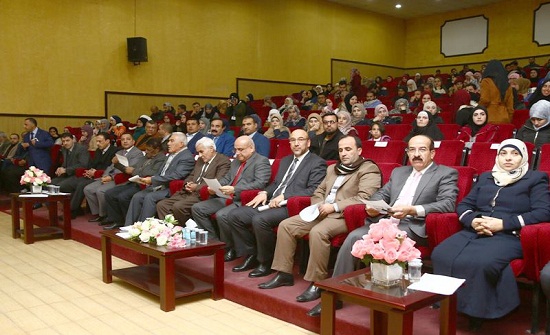 بدء فاعليات اليوم العلمي لكلية الآداب بجامعة الزرقاء
