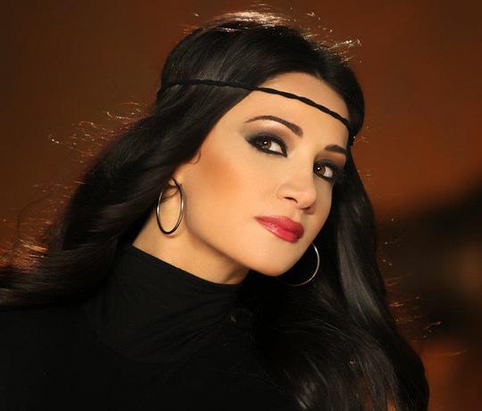 ديانا حداد تستعرض هديتها الجديدة.. شاهد ديانا حداد تستعرض هديتها الجديدة.. شاهد
