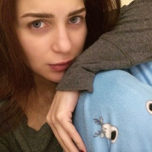 مي عز الدين تنشر صورتها بالبيجاما مي عز الدين تنشر صورتها بالبيجاما
