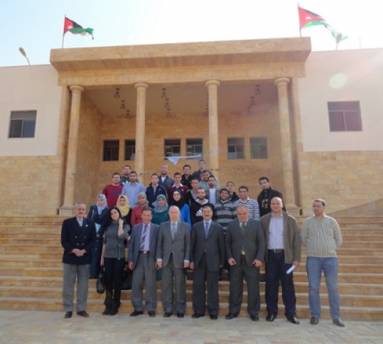 اتحاد طلبة الأردنية فرع العقبة يؤدي القسم القانوني أمام رئيس الجامعة