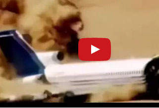 مشاهد مروعة لتحطم طائرة وسط الصحراء