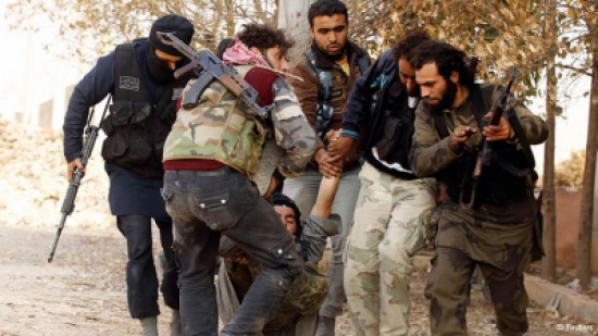 سوريا : معارك واشتباكات وعشرات القتلى بدير الزور