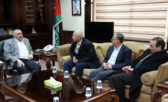 وزير الصحة يلتقي نقيب المهندسين الاردنيين