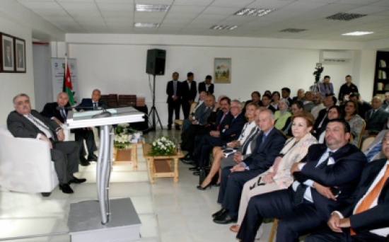 النعيمات يكرم الرعيل الأول من مؤسسي نادي خريجي الجامعة الأردنية النعيمات يكرم الرعيل الأول من مؤسسي نادي خريجي الجامعة الأردنية