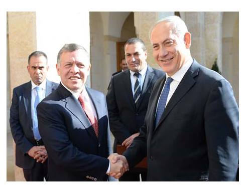 هآرتس : أول مصافحة بين نتنياهو والملك عبد الله الثاني منذ عام ونصف