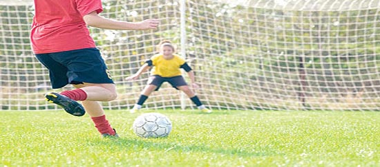 بدء اعمال الدورة الاقليمية الدولية لتطوير كرة القدم النسوية