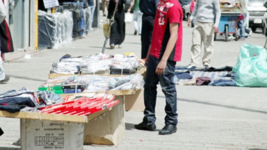 ازالة البسطات المخالفة من الشارع الرئيس بدير علا