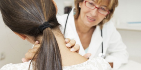 5 تمارين بسيطة للتخلص من آلام العنق (صور)