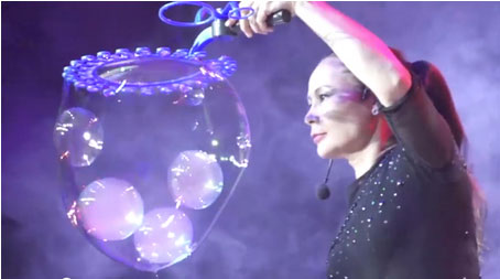 "أنا يانق" ساحرة الفقاعات