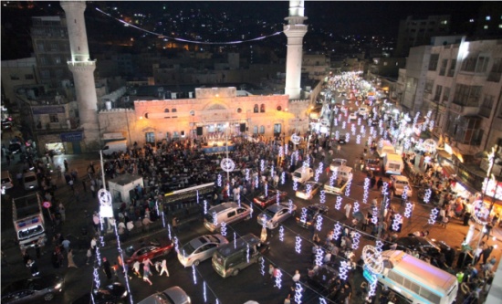 أمسية رمضانية امام المسجد الحسيني بحضور جماهيري كبير