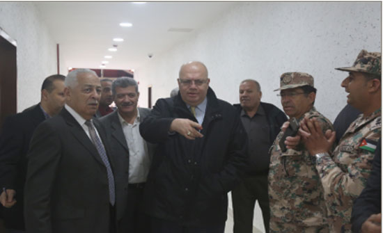 العيسوي وهلسة يتفقدان أعمال التأهيل لـ "تشغيل مهني الرصيفة"