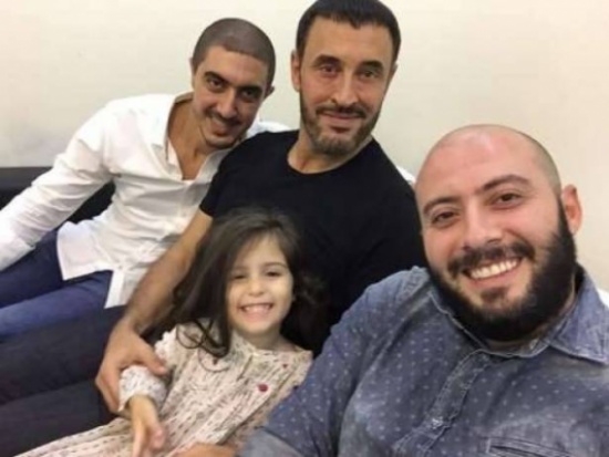 صور نجوم العالم العربي مع ابنائهم الشباب