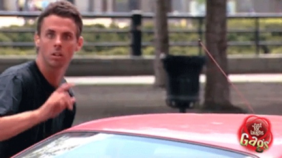 لص سيارات أثناء التصوير