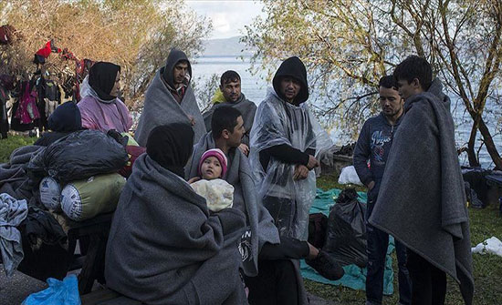 بالفيديو : طالبو اللجوء يواصلون تدفقهم باتجاه حدود اليونان