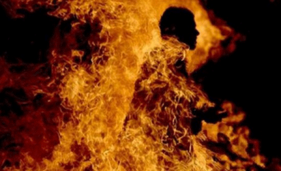 شاب يهدد بحرق نفسه بالبنزين في الزرقاء شاب يهدد بحرق نفسه بالبنزين في الزرقاء