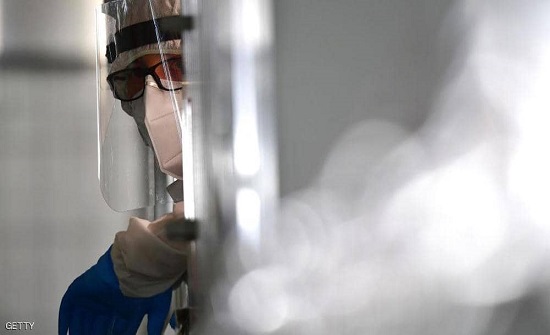 "اخرجونا.. أرجوكم": سلالة كورونا الجديدة تضرب مطارات أوروبية