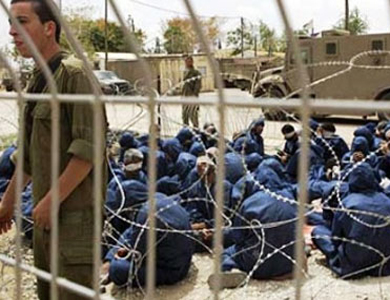 الفلسطينيون المضربون عن الطعام في السجون الإسرائيلية يعلقون اضرابهم الفلسطينيون المضربون عن الطعام في السجون الإسرائيلية يعلقون اضرابهم