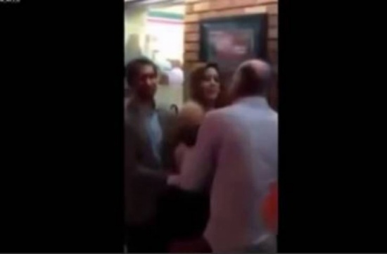 فيديو | تحرش بها بالشارع .. فصدمته بردة فعلها !