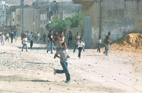 نيوزويك: مخيم بلاطة يغلي.. والذاكرة تلقي بظلالها